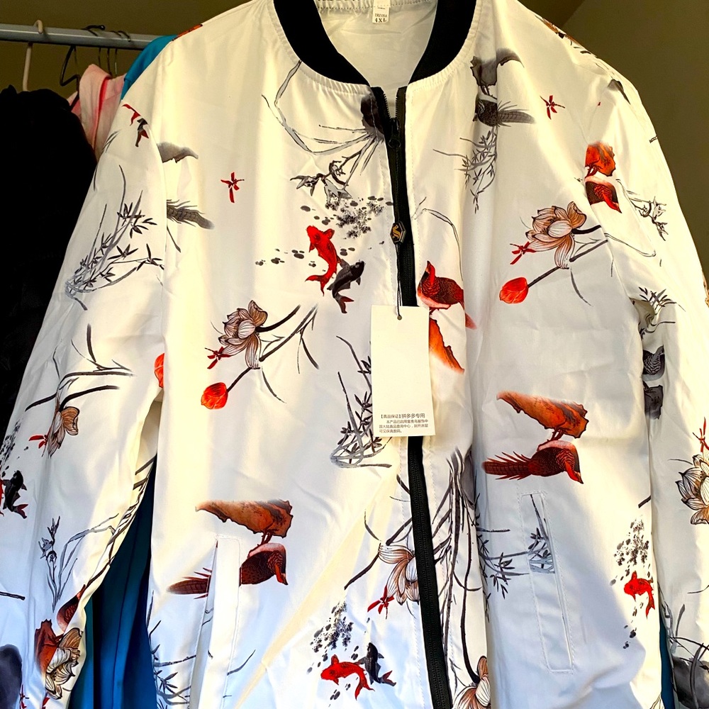 White Bomber jacket, medium thick, Size 4xl more so a XL, BRAND NEW with tags